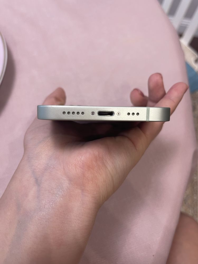 Продам срочно Iphone 12 в идеальном состоянии