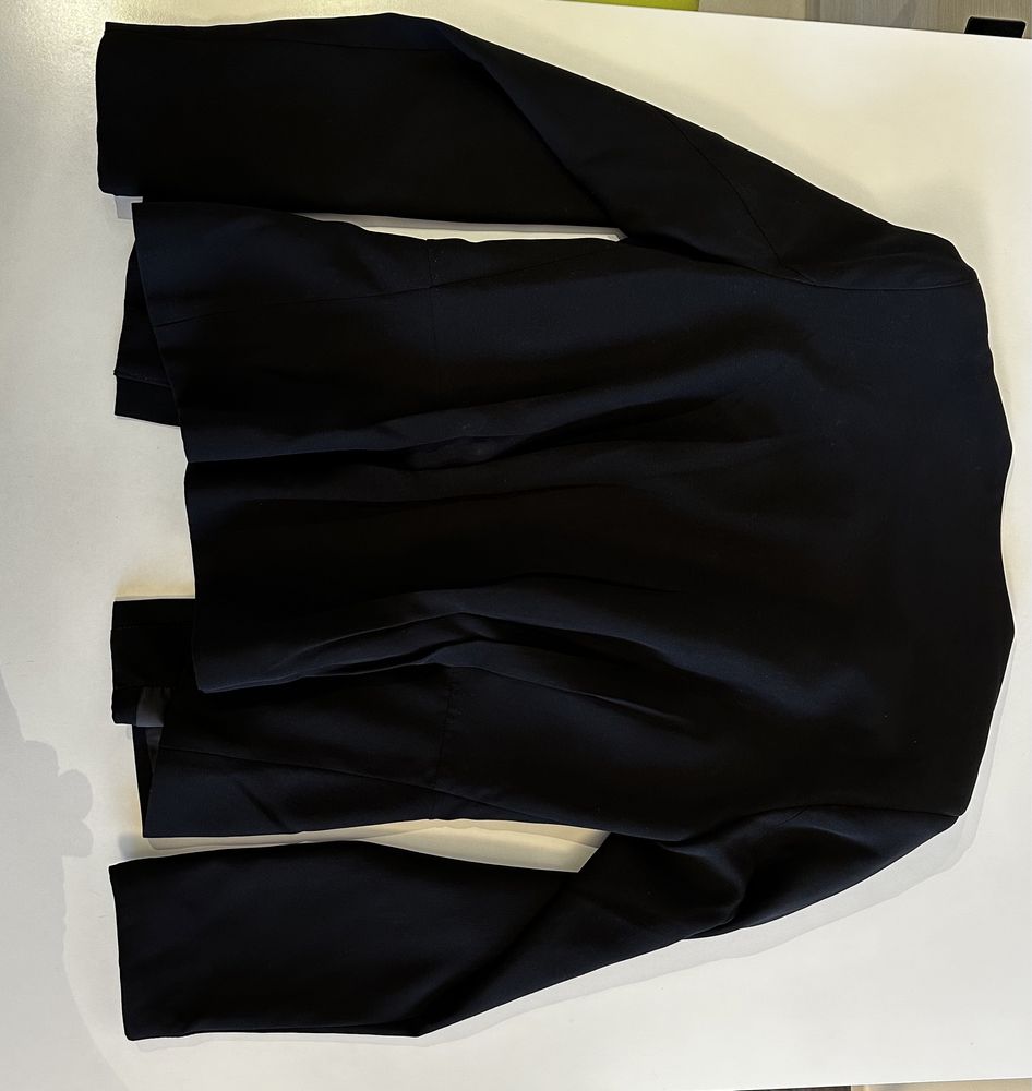 Reserved черно вталено сако