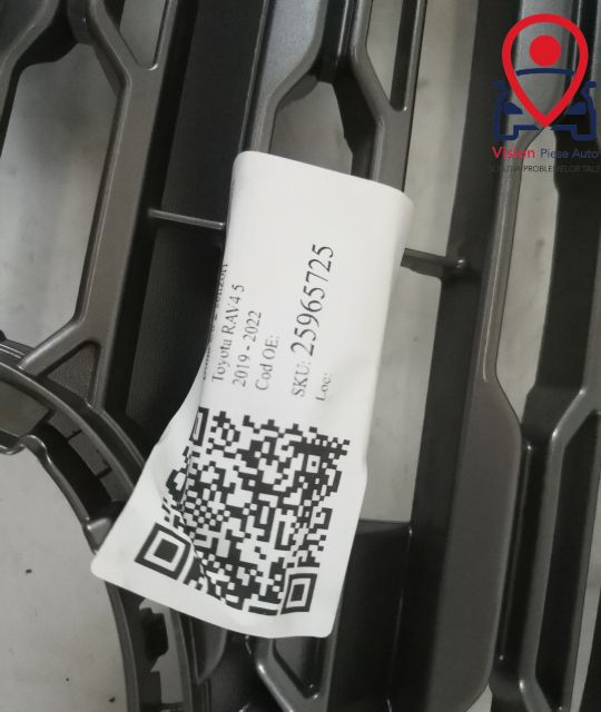 Оригинална централна решетка с 2 сензора в добро състояние / Toyota RA