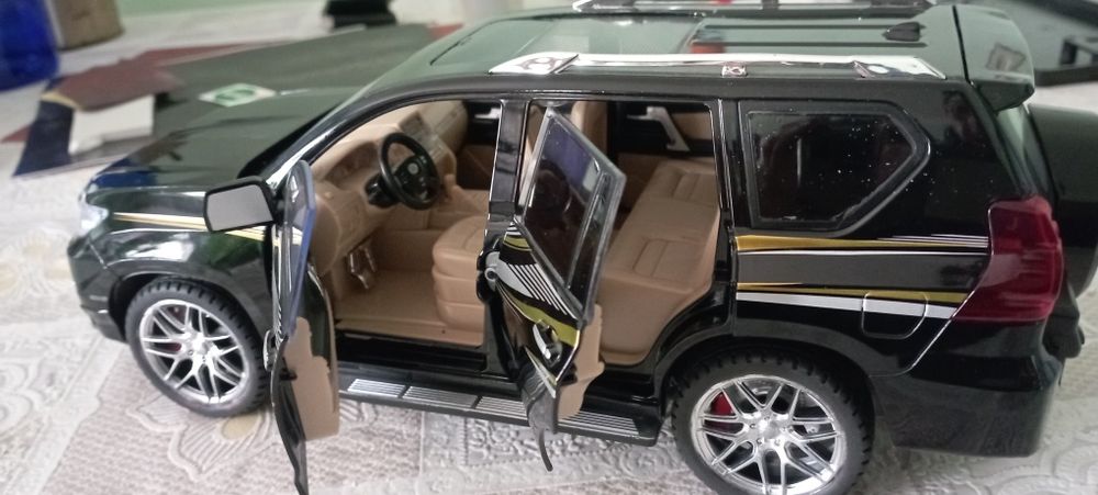 Продам сувенир Прадо 1:18