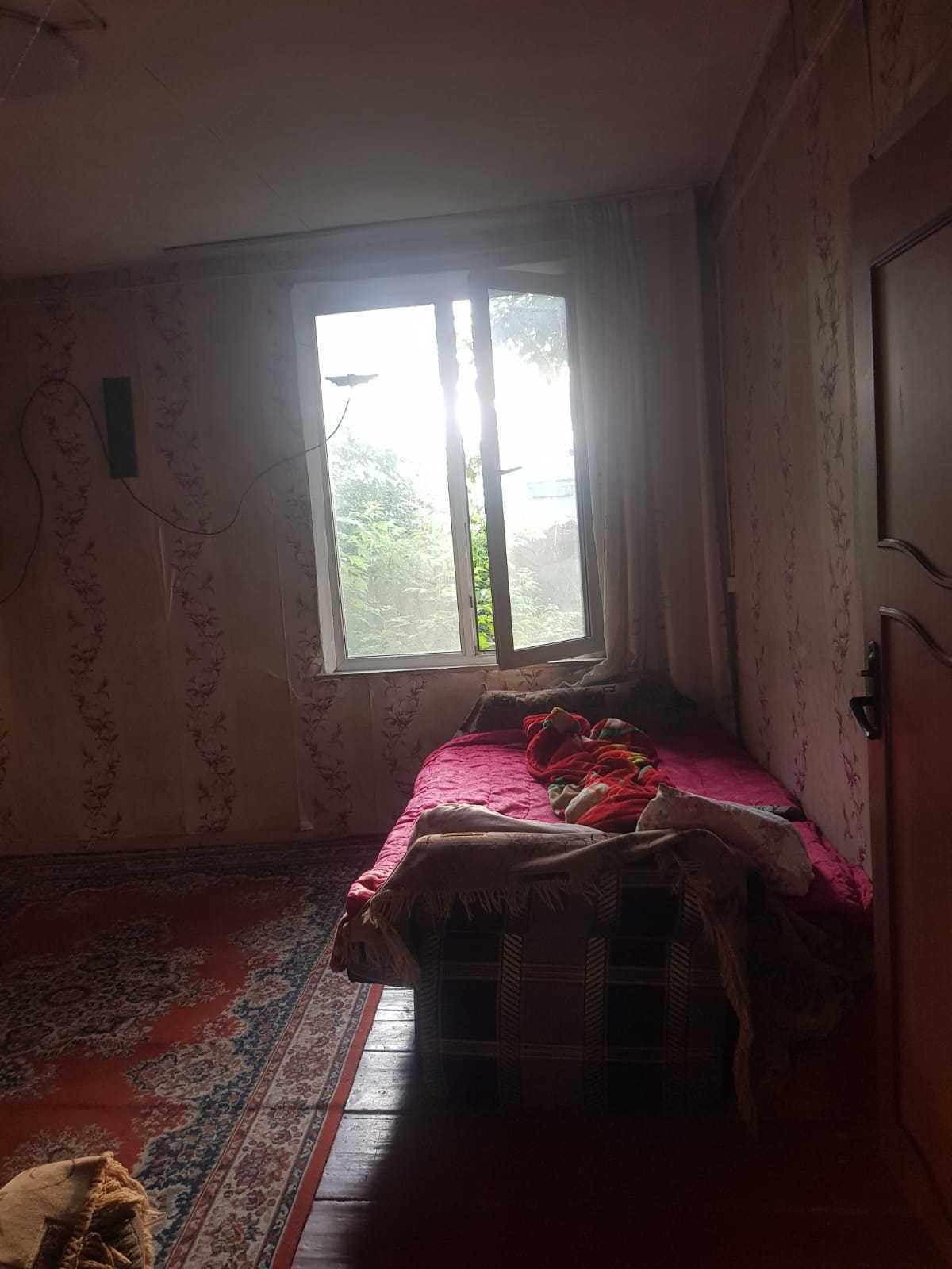 Продаётся 3-комнатная квартира в доме барачного типа