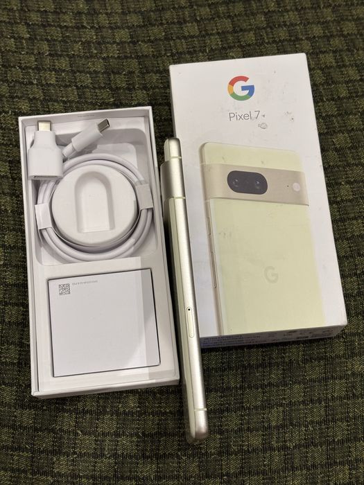 Telefon mobil Google Pixel 7, 128GB, 8GB RAM, 5G, Lemongrass