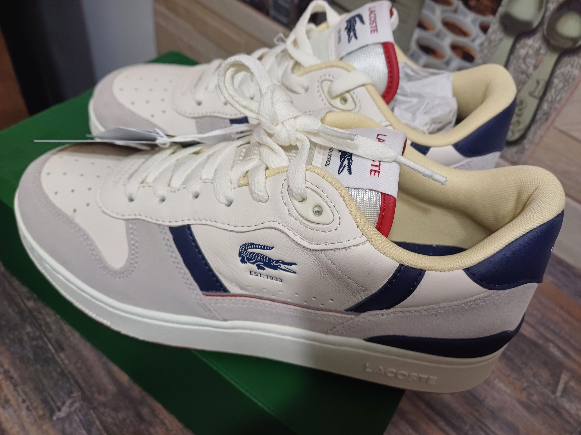 Adidași noi 41 lacoste piele