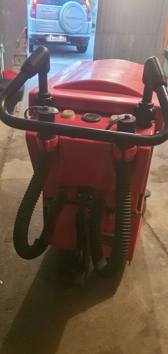 Машина за миене на под