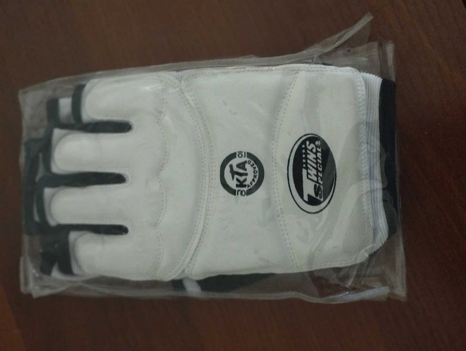 Перчатка для таэквондо