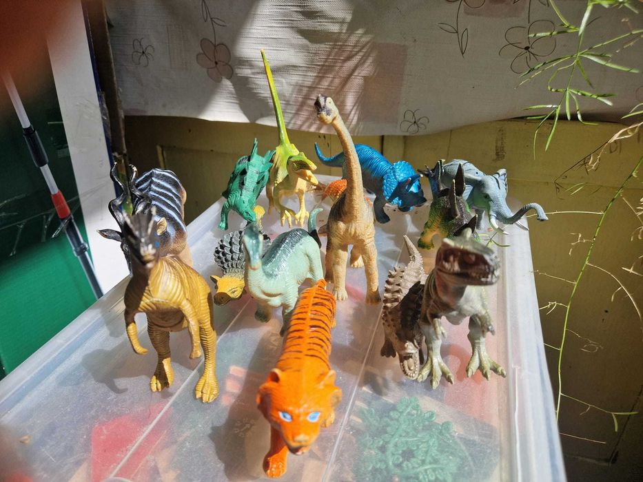 Dinozauri si animale salbatice jucarii si figurine