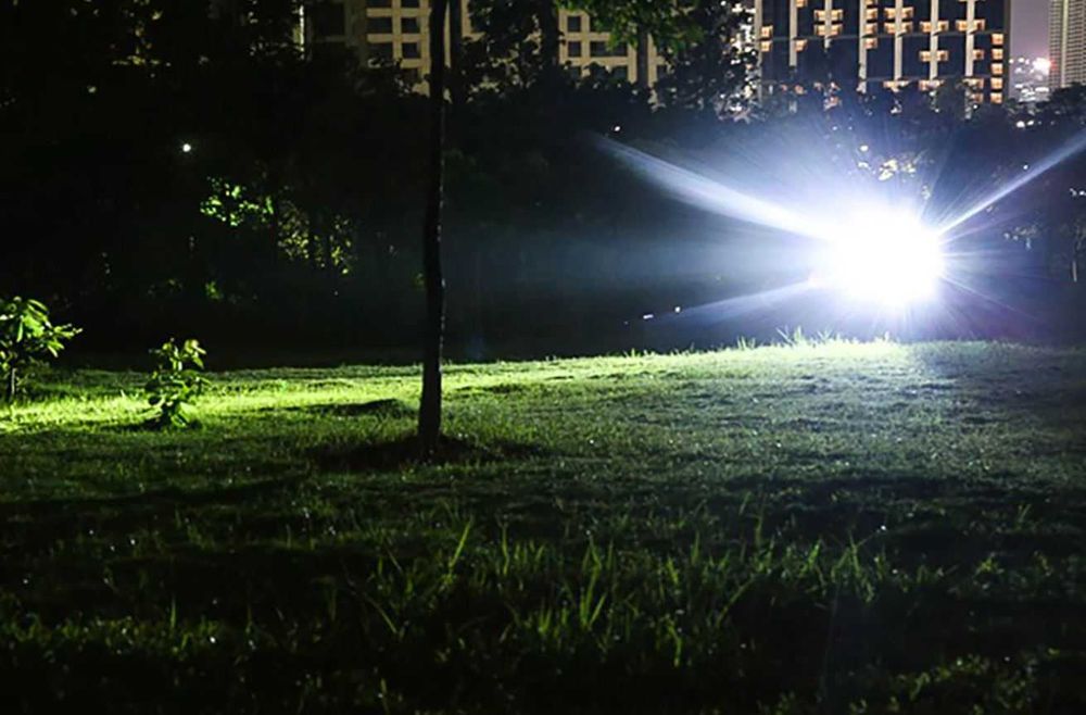 Мощен LED Акумулаторен фенер XHP P90