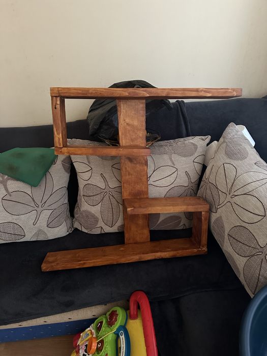 Етажерка за стена от борово дърво