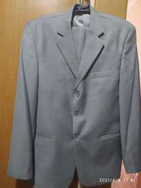 Костюм (пиджак,брюки,рубашка)  мужской серого цвета  летний из тонко