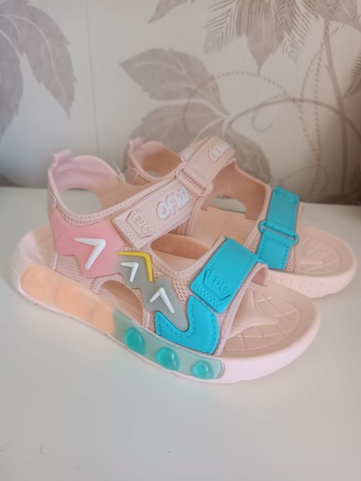 Продам новые сандали