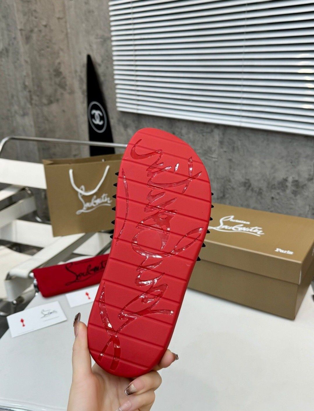 Slapi Louboutine