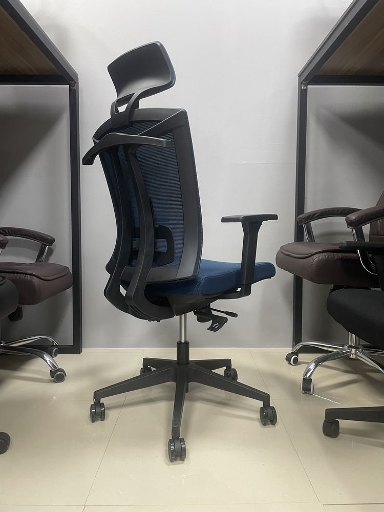 Офисное руководительское кресло модель Power blue
