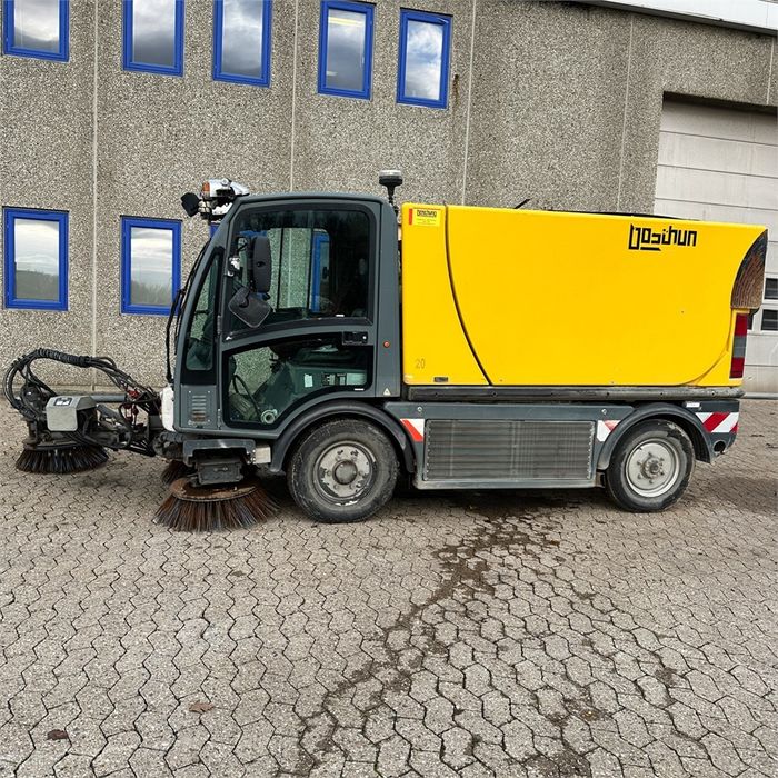 Maturatoare stradala cu aspirator / perie, matura, automaturatoare