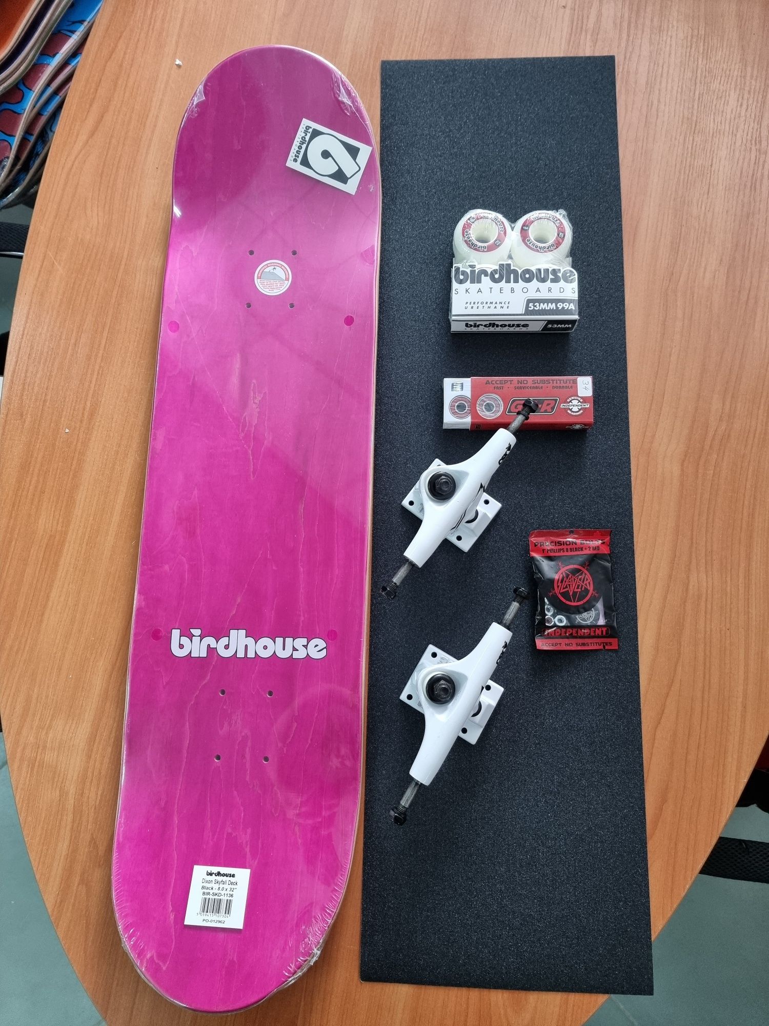 Професионален скейтборд birdhouse 8.0 бяло червено и черно