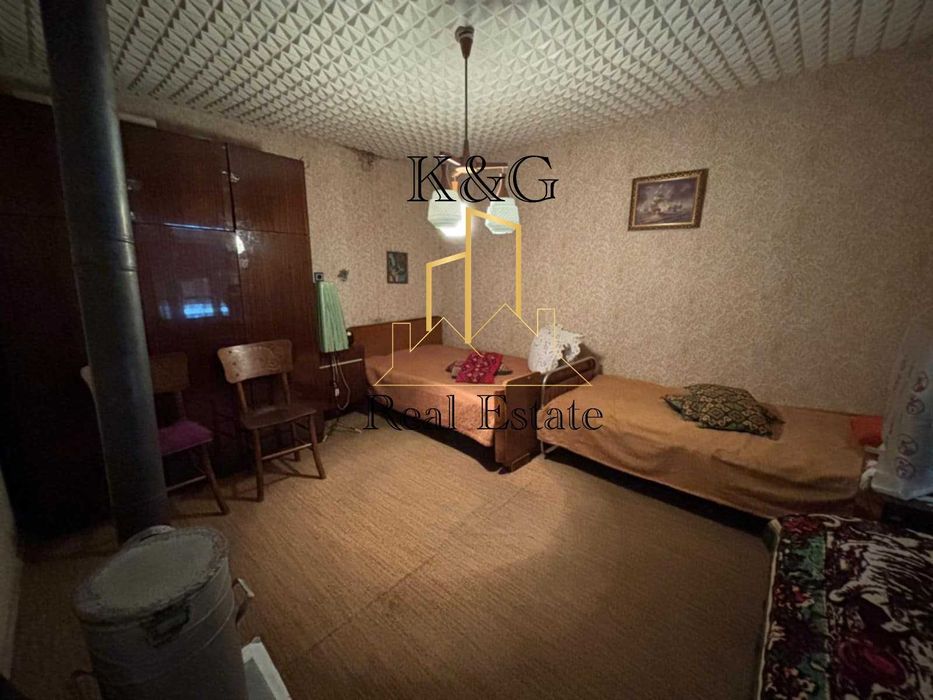 Едноетажна къща в гр. Завет