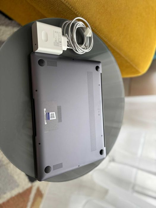 Laptop Huawei MateBook 13, i5, 8GB RAM, SSD 256GB, ecran 2K