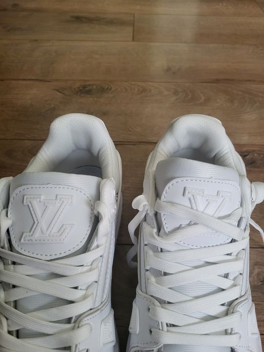Adidași LV triple white