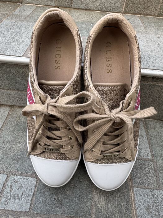 Дамски кецове на Guess!