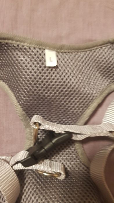 Нагръдник за куче – размер L 15лв.

Продавам удобен и лек нагръдник в