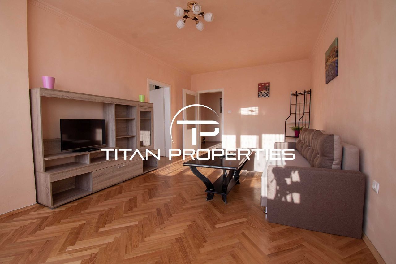Дава се под наем Тристаен апартамент в София, Център - 120 кв.м за 714 € - Снимка #1