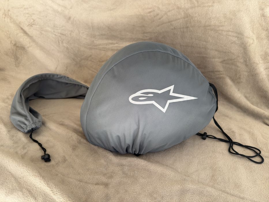 Чисто нова AlpineStars Supertech r10 Solid Helmet Black Carbon