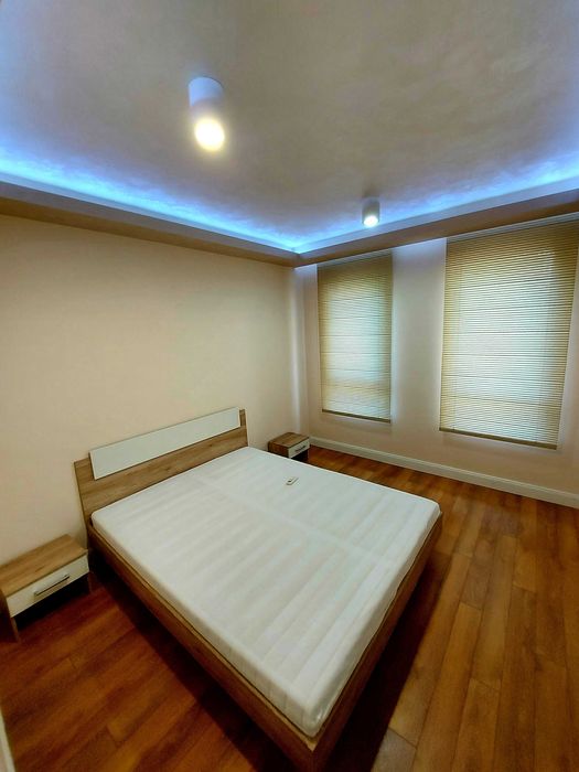 Дава се под наем Тристаен апартамент в Бургас, Център - 120 кв.м за 1020 € - Снимка #4