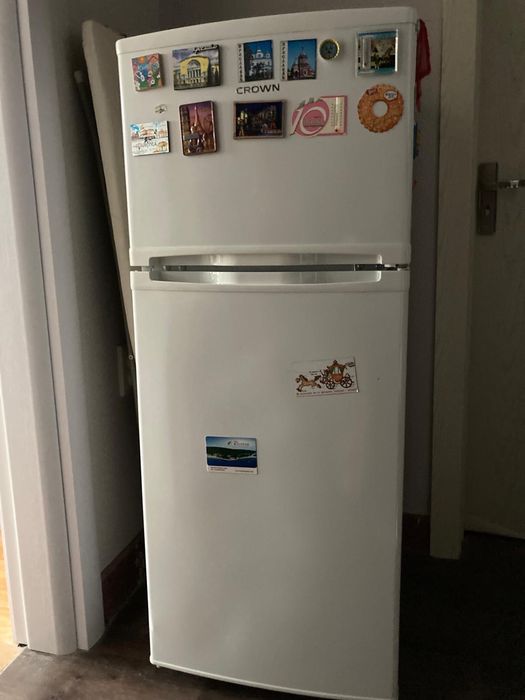 Хладилник CROWN като нов.