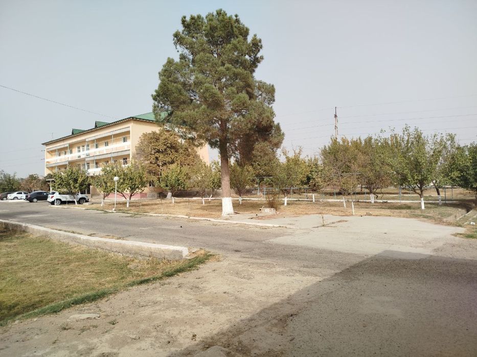 Yer sotiladi 3 qavatli bino bilan Продается земля с 3х этажным зданием