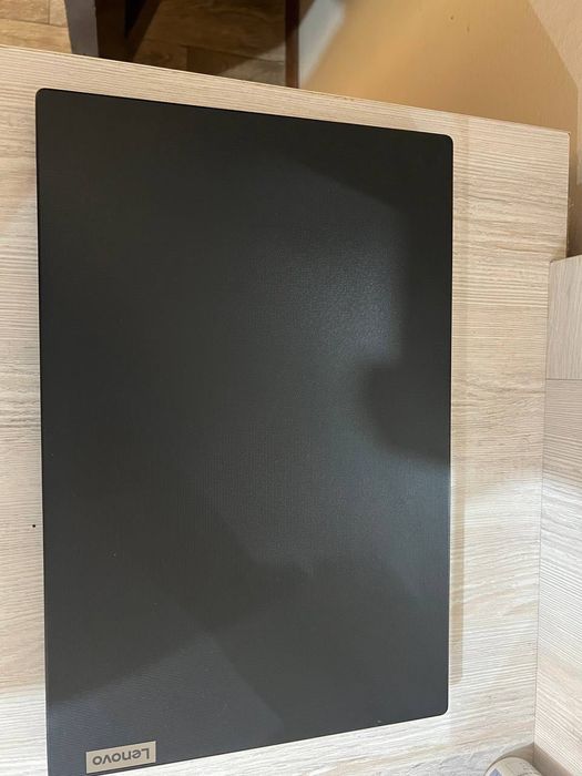 Ноутбук Lenova 8/256 плоский экран