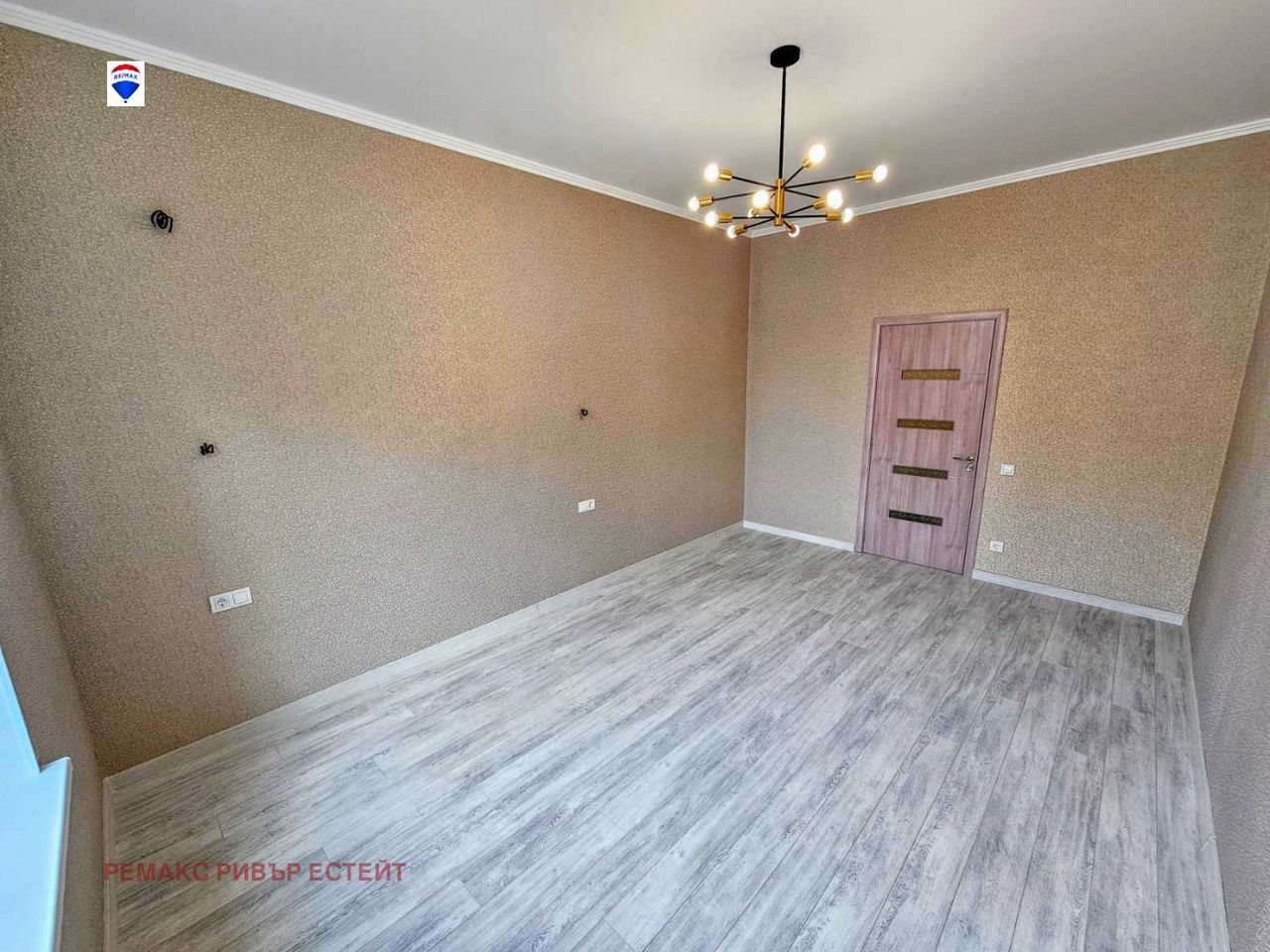 Продава се Едностаен апартамент в Русе, Център - 46 кв.м за 1696 €/кв.м - Снимка #8