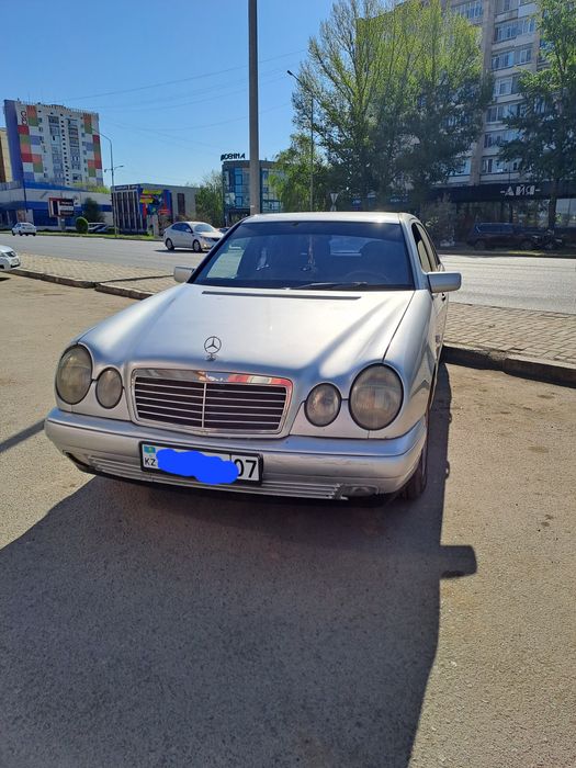 Mercedes-Benz E200 W210