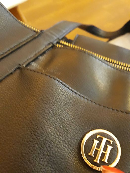 Чанта Tommy Hilfiger + за лаптоп /може и замяна евентуално/