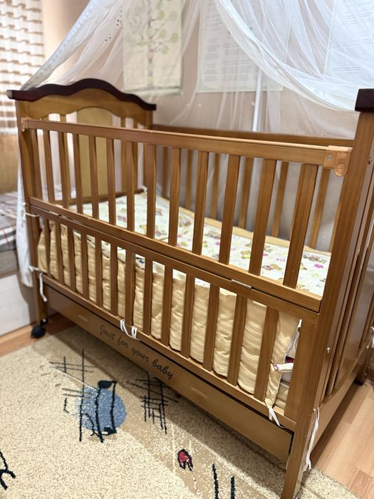 Детская кровать. Состояния хорощее. Б/У. Цена договорная 500 тыс