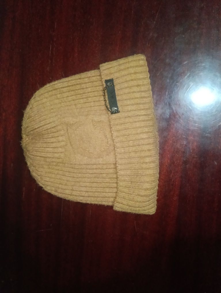 Срочно продаю шапку