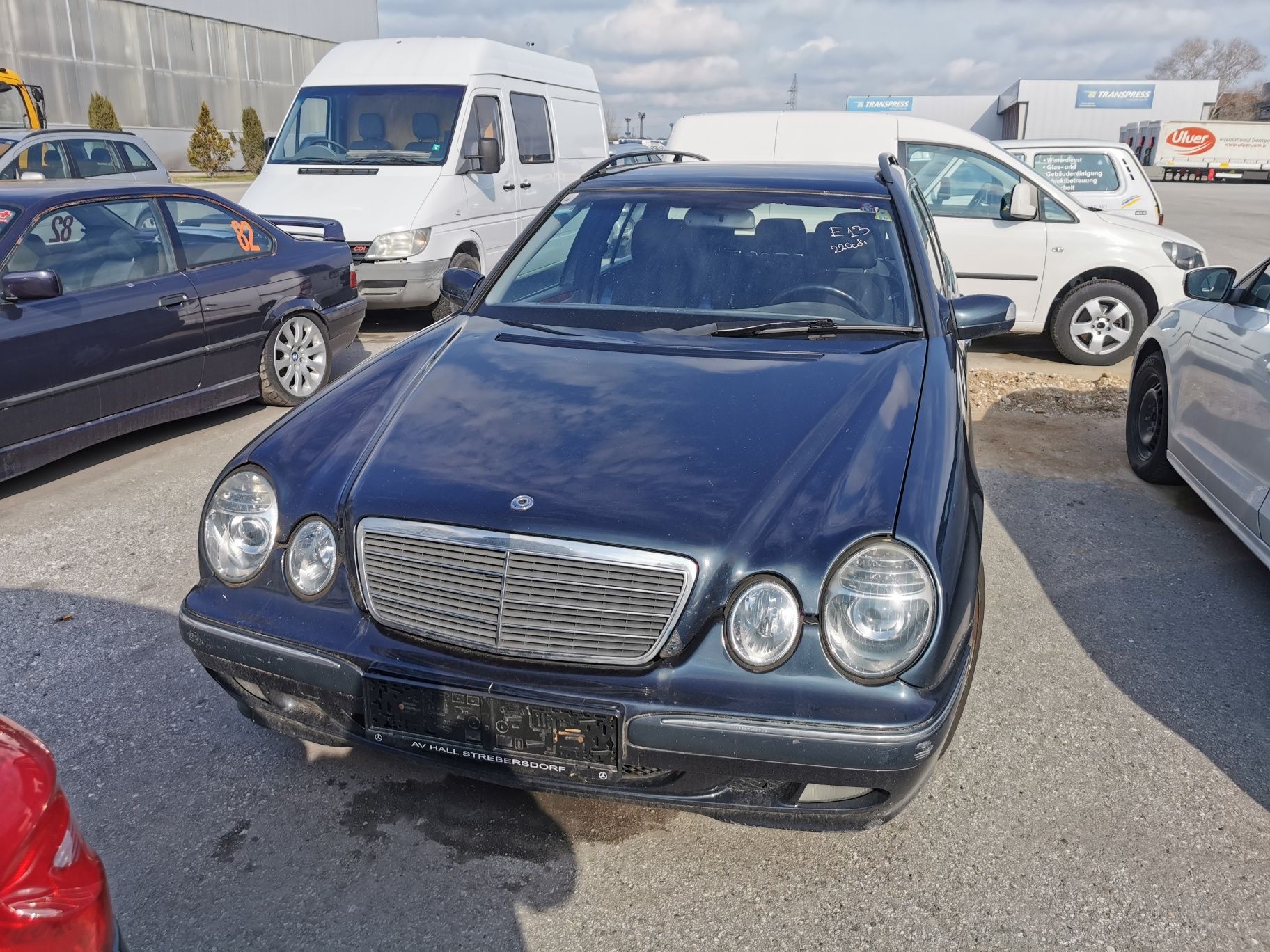 На части Mercedes Мерцедес W210 E220CDI нови гуми фарове лупи 143кс