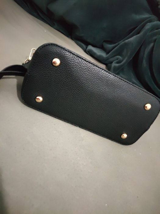 Vând geantă in stare foarte buna