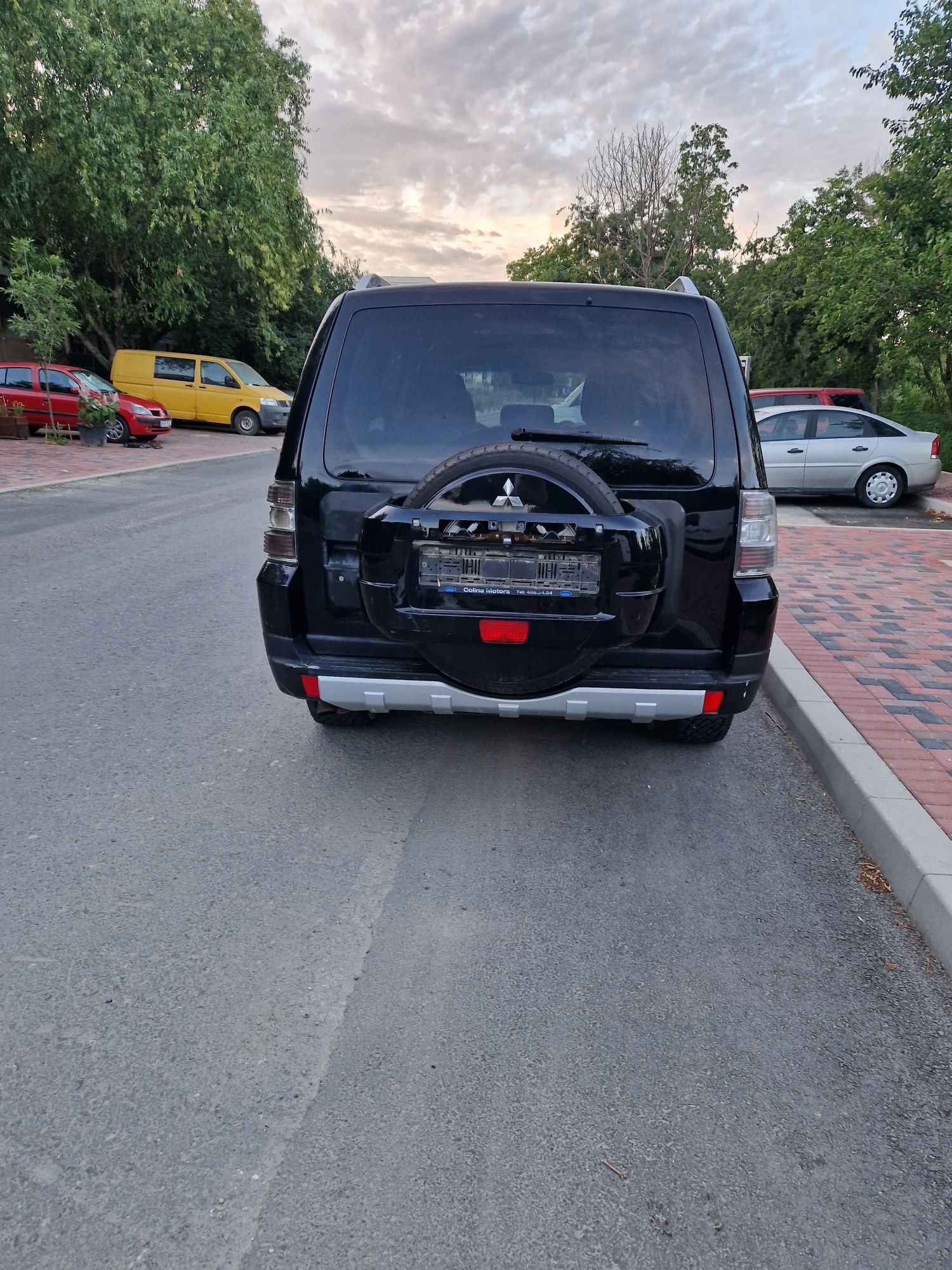 Dezmembrez mitsubishi pajero 4 an 2008