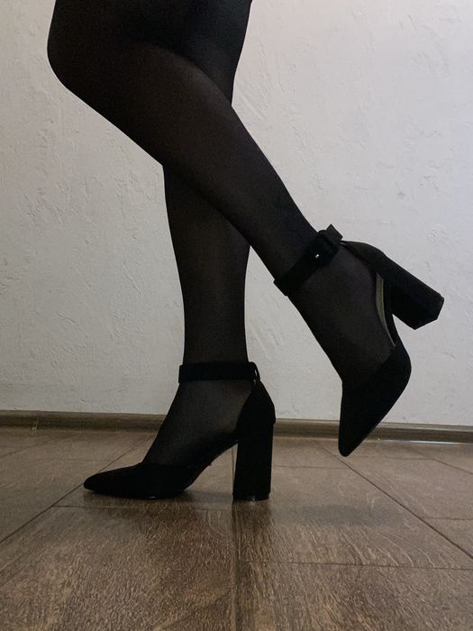 Черни велурени обувки на ток, 23.5см