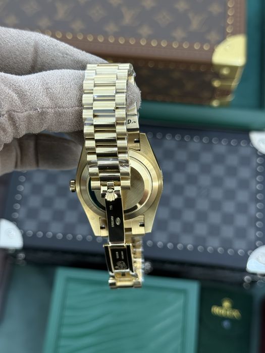 Rolex Day-Date 40mm Roman Full Gold 18k