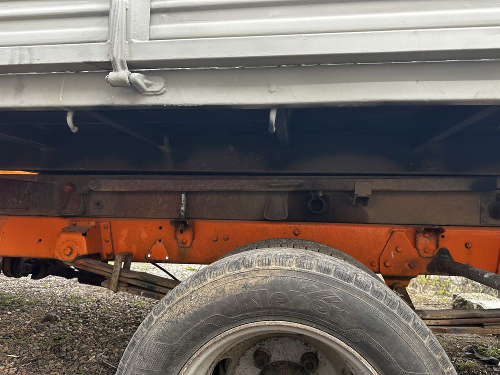 Тристранен Самосвален Кош и HIAB 650B Автокран