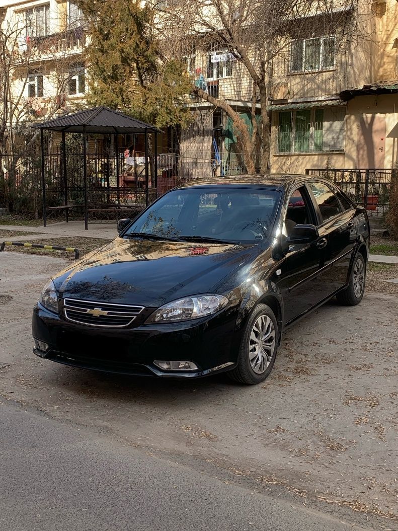Продаётся машина Lacetti