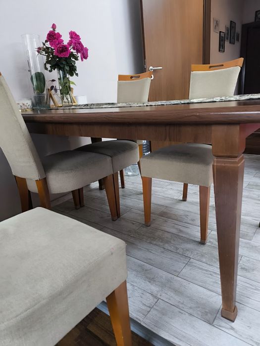 Трапезна разтегаема маса