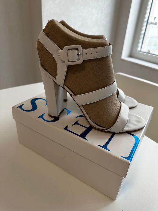 Sandale Guess, culoarea alb, mărimea 39