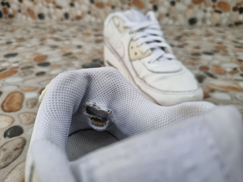 Vând adidași Nike.