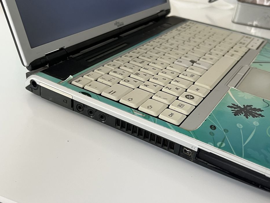 Laptop Fujitsu Siemens LifeBook S7110 windows 7