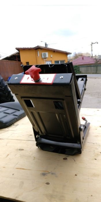 SCAUN BV57 nou de tractor prindere universala pentru u650 u445 8XYT