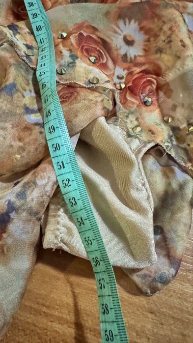 Costum de balet dans liric contemporan