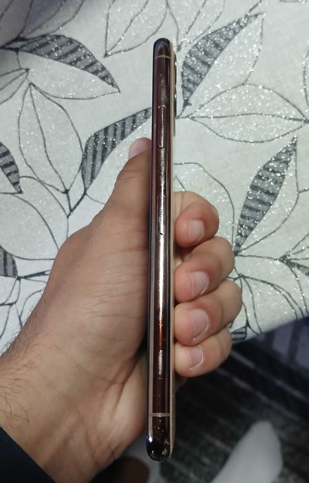 Продавам IPHONE 11 RPO MAX