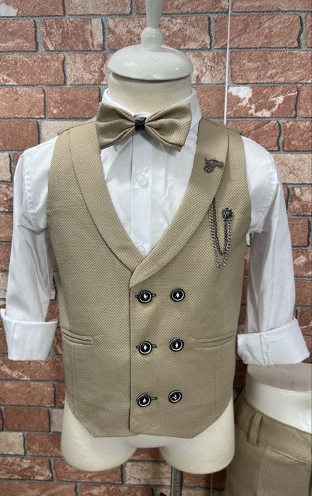 Елегантни детски костюми – стил и класа за малки джентълмени!