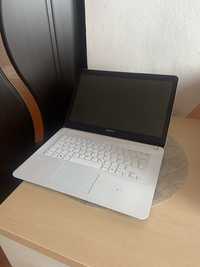 Laptop Sony Vaio cu Touch Screen . Alb impecabil.
